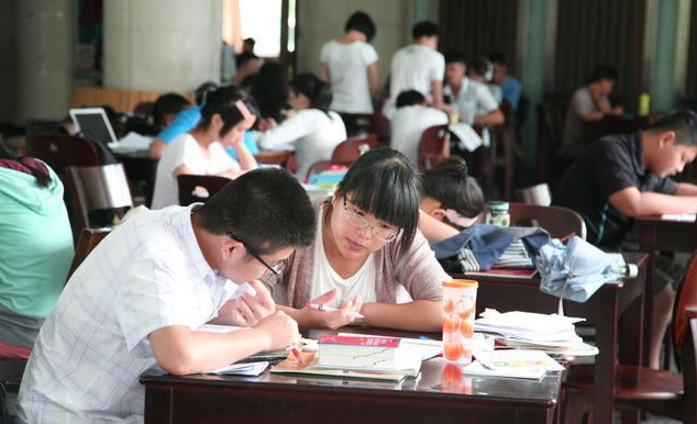 统招“专升本”与普通本科有何不同？毕业时会出现差距，别忽视
