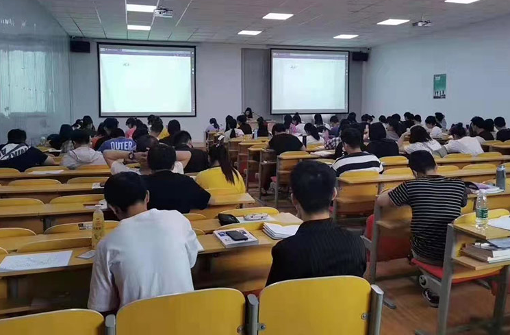 统招“专升本”与普通本科有何不同？毕业时会出现差距，别忽视